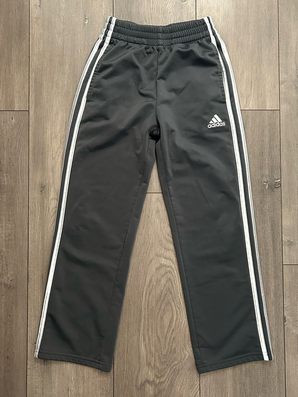 Adidas Youth Small 3-Stripes Loose Track Pants in dark gray - 8 years